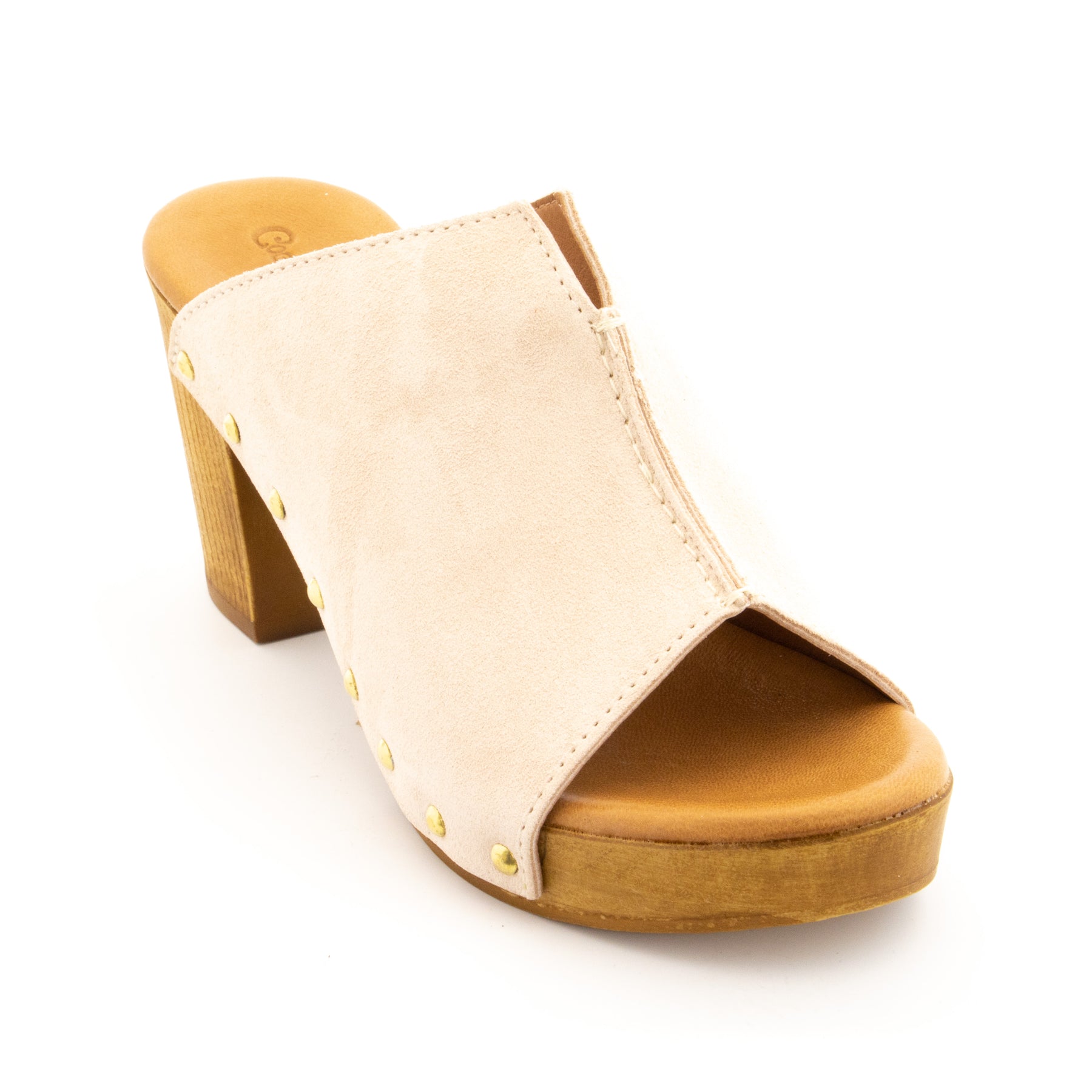 Sabot ouvert devant store